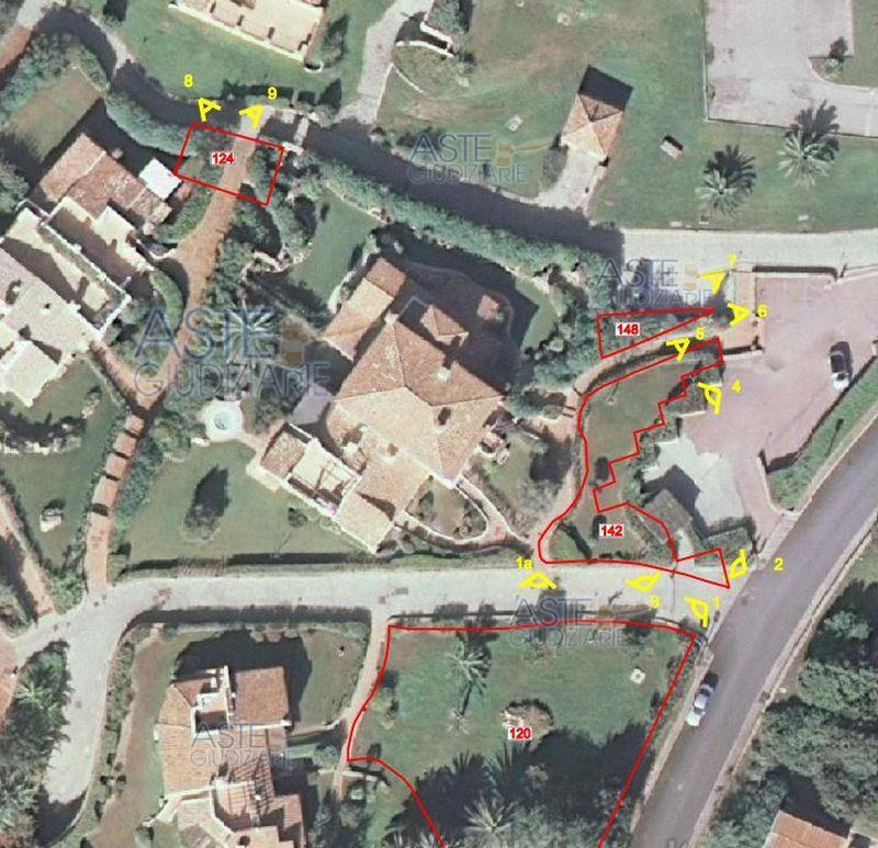 Tutti gli immobili sono sottoposti alla normativa contenuta nello Statuto del Consorzio Cala del Faro e nello Statuto e nel Regolamento Edilizio del Consorzio Costa Smeralda trascritto c/o la Conservatoria dei RR.II. di Tempio Pausania in data 4.2.1991 R.G. 1158